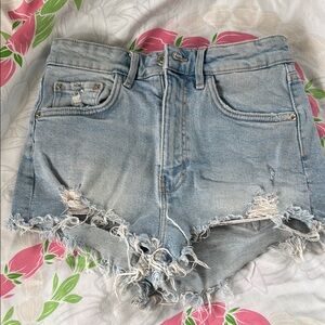 Zara Curved high-waisted denim shorts size 4